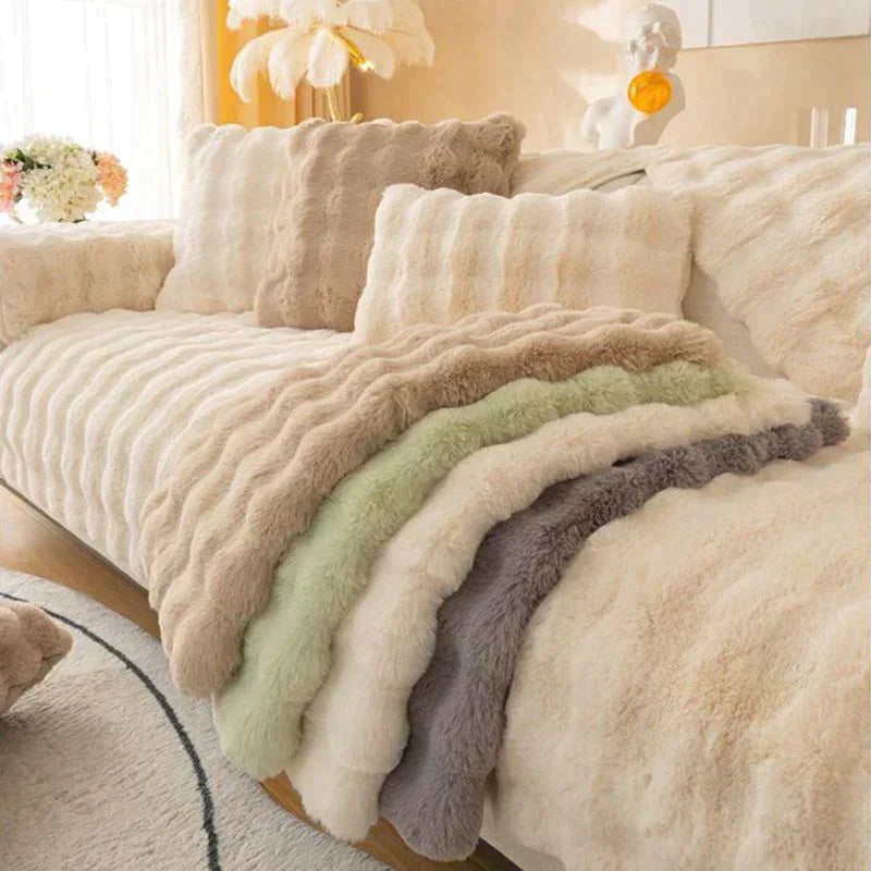 Hrubý plyšový poťah na pohovku s králikom