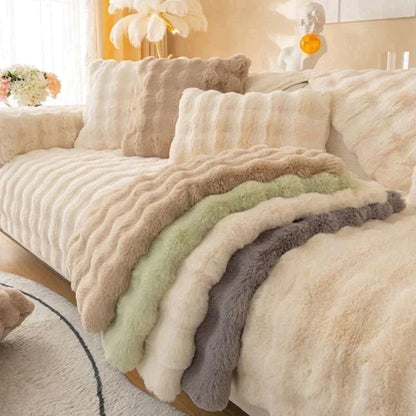 Hrubý plyšový poťah na pohovku s králikom